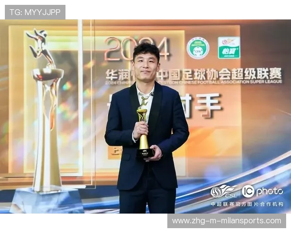 球员在赛季末对俱乐部贡献被授予荣誉勋章 球员在赛季末对俱乐部贡献被授予荣誉勋章
